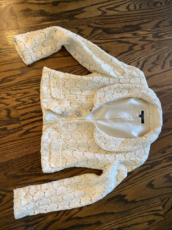 ECI Jackets & Blazers - Vintage Elegant Women's Cream Floral Texture Jacket with Decorative Buttons